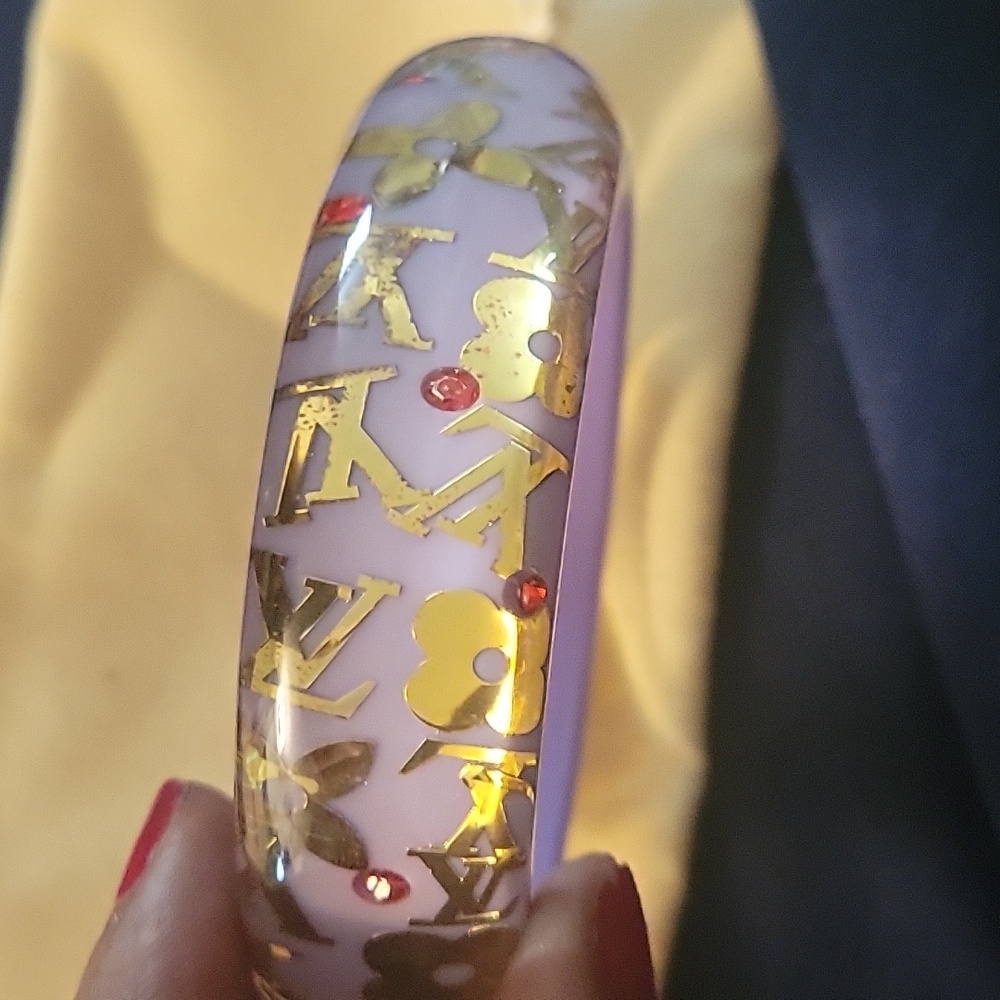 LOUIS VUITTON RESIN  BANGLE - Picture 5 of 8